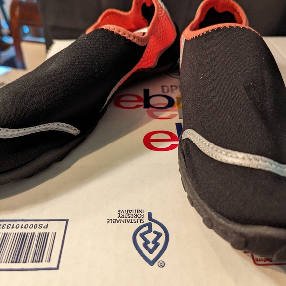 Sun & Sky pink and black size medium (7-8) stretch neoprene water shoes new - Picture 4 of 8